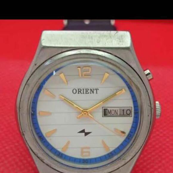 Beautiful 1970's Era Orient Automatic 46941 Day/Date Japan  White/Blue Dial - Picture 1 of 8